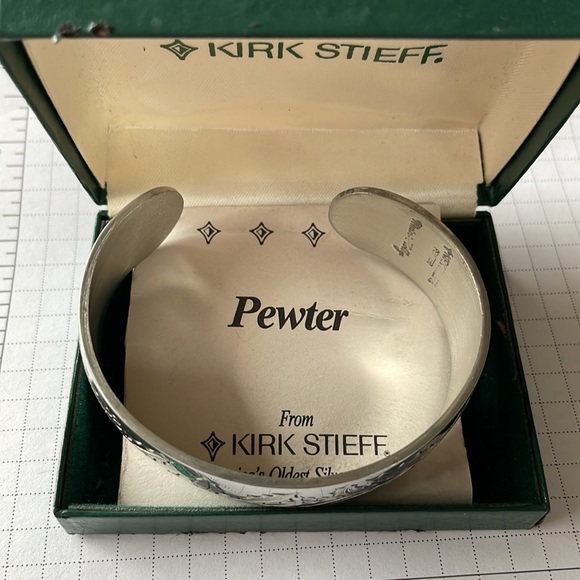 Vintage Kirk Stieff Winter Holly Pewter Cuff Bracelet. - Picture 4 of 10